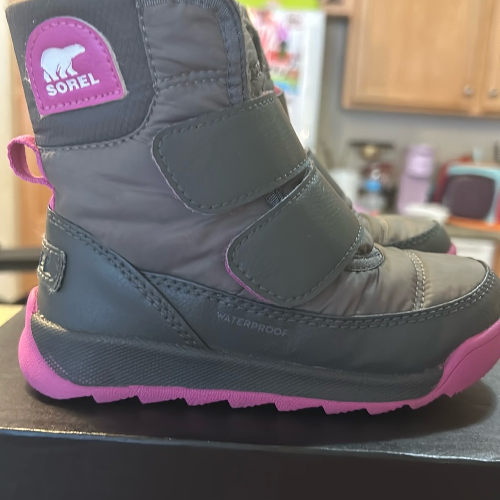 Gently worn toddler Sorel Boots. Size 9